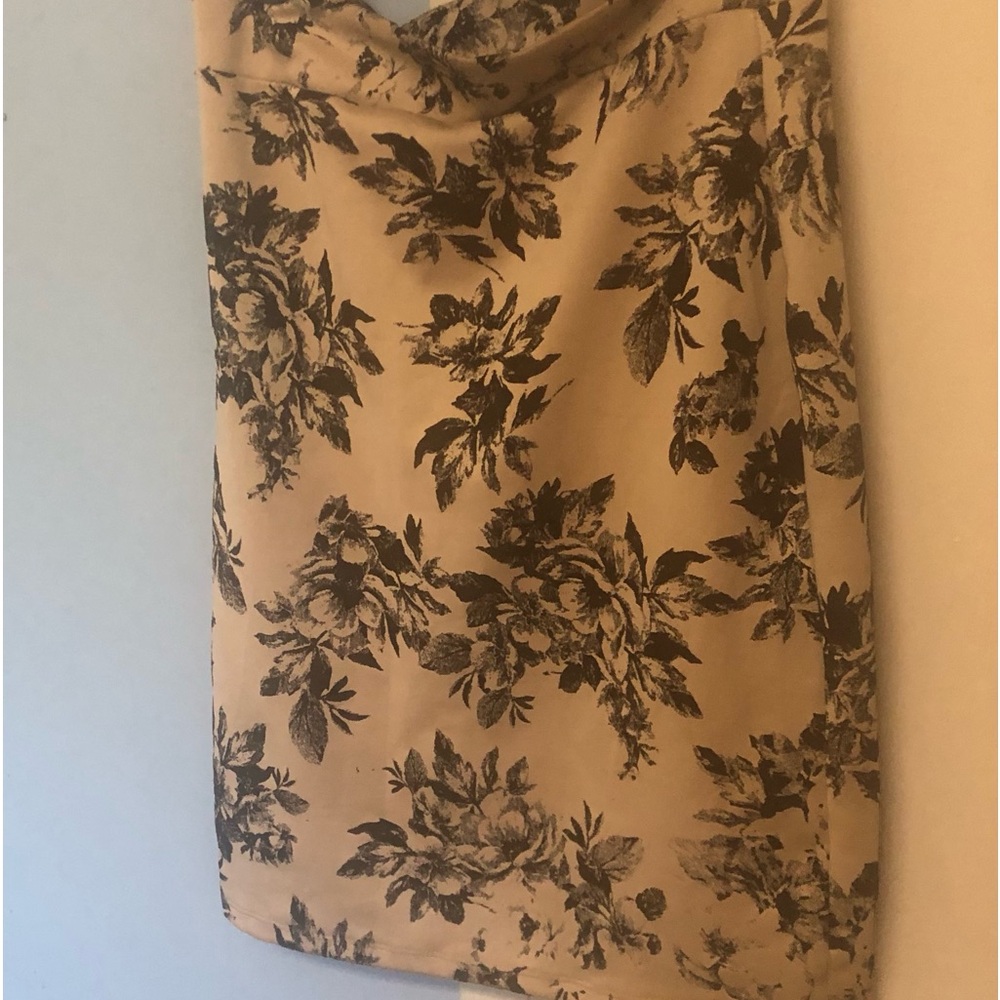 A neutral and flower skirt that can be worn all year…yes, please:)